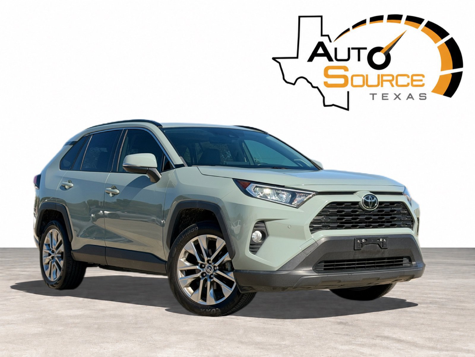 Used 2020 Toyota RAV4 XLE Premium FWD image 1