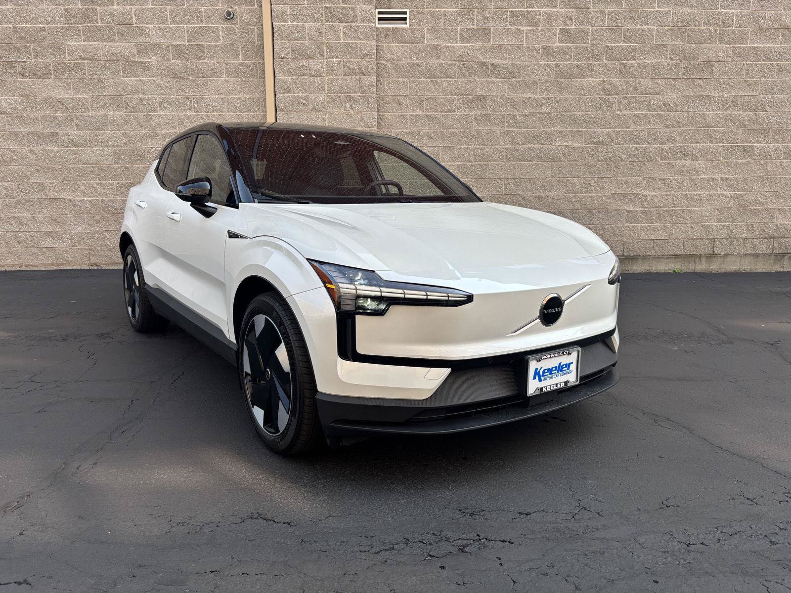 Used 2025 Volvo EX30 Plus w/ Climate Package AWD/4WD video 1