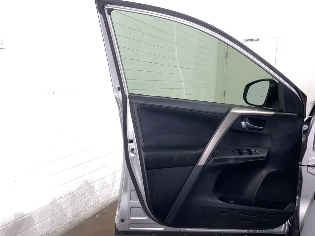 Used 2015 Toyota RAV4 XLE image 9