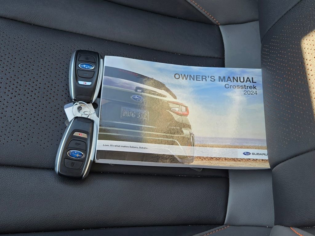 Used 2024 Subaru Crosstrek 2.5i Limited w/ Crosstrek Mirror Package AWD/4WD image 11