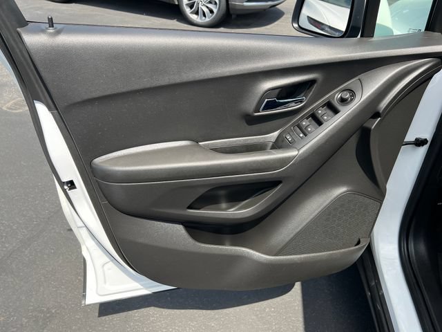 Used 2021 Chevrolet Trax LS w/ Tint and Cruise Package FWD image 10