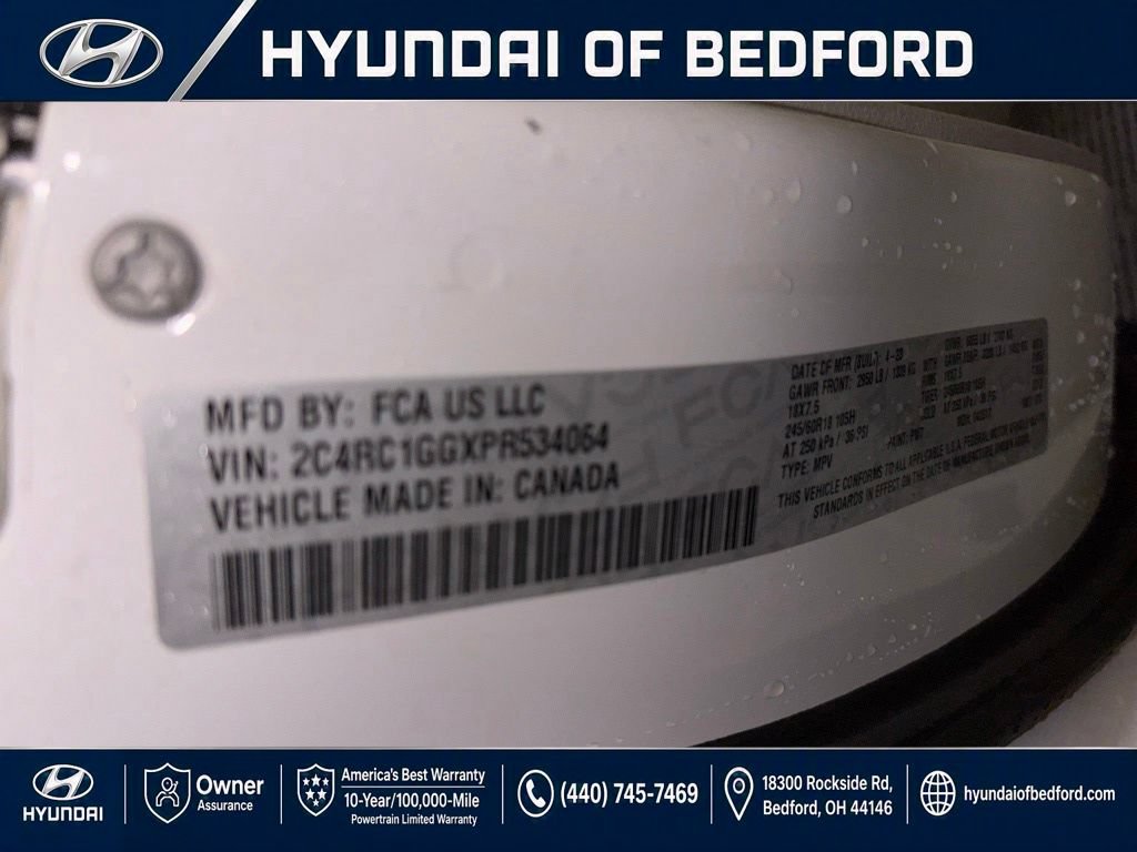 Used 2023 Chrysler Pacifica Limited FWD image 19