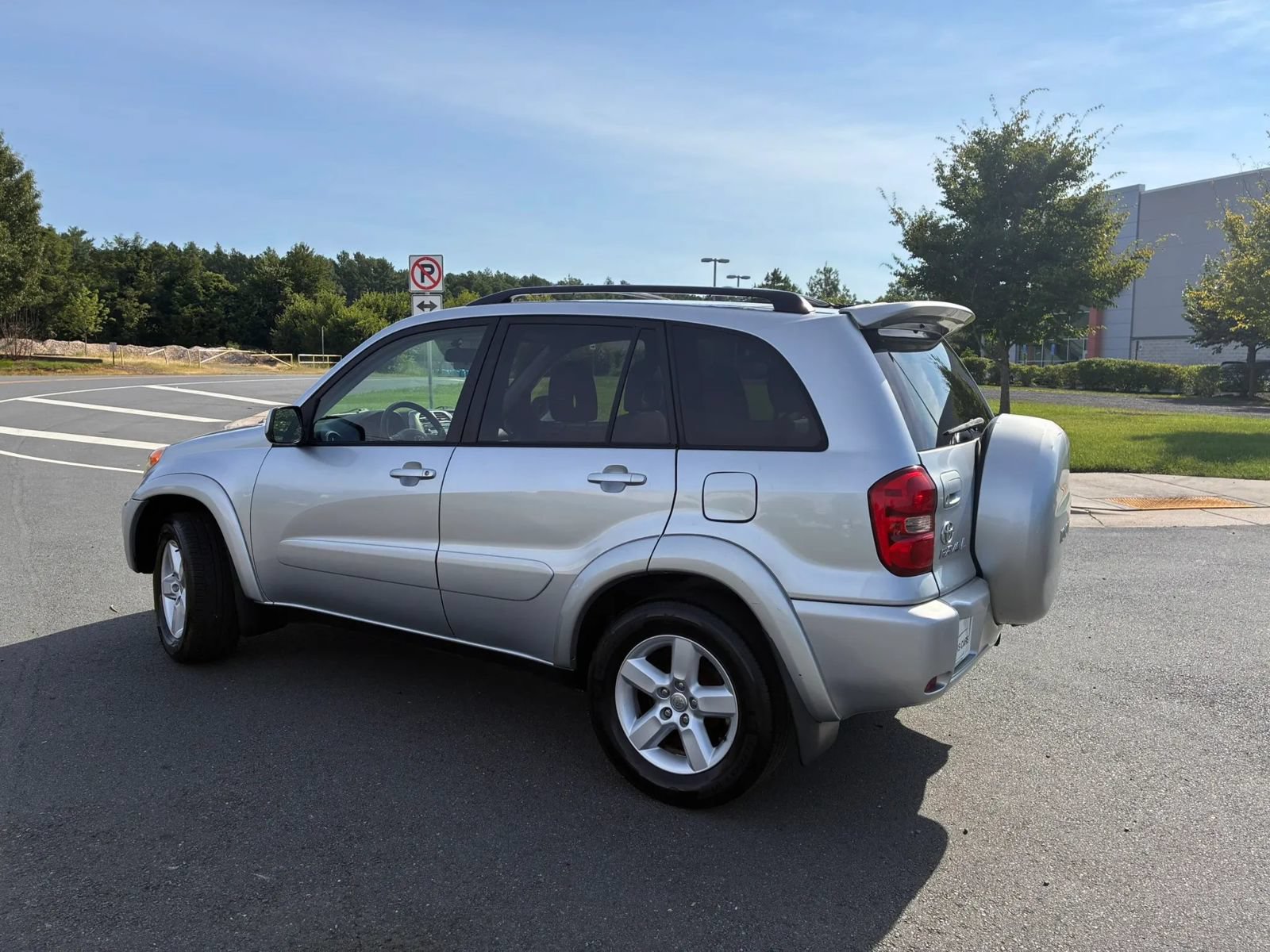 Used 2005 Toyota RAV4 4WD image 4