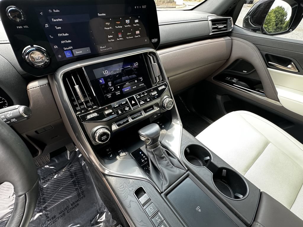 Used 2024 Lexus LX 600 4WD w/ Appearance Package image 32