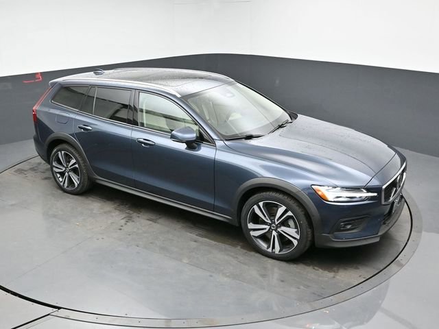 Used 2023 Volvo V60 B5 Cross Country Plus image 43