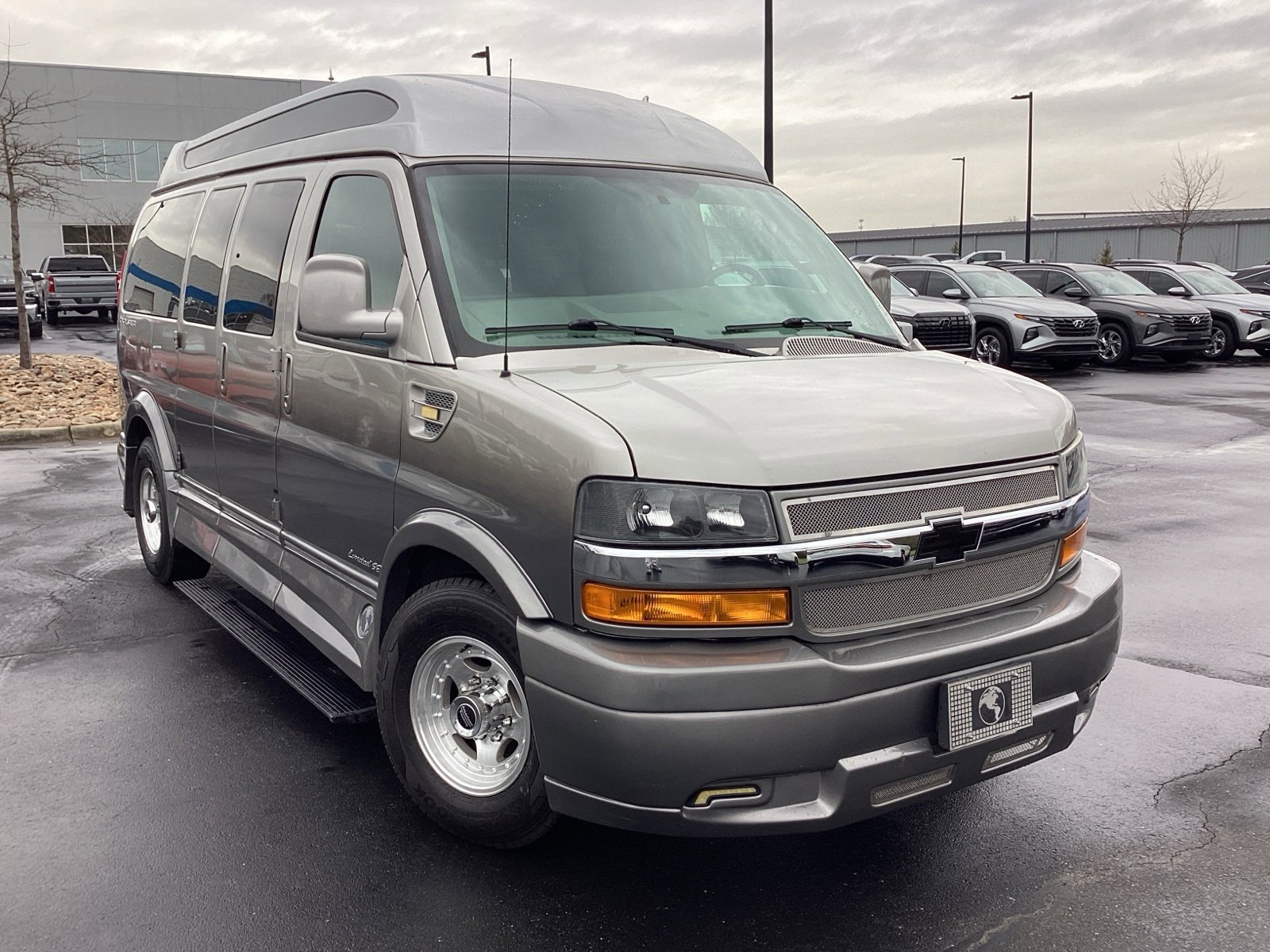 Used 2018 Chevrolet Express 2500 w/ Enhanced Convenience Package image 6