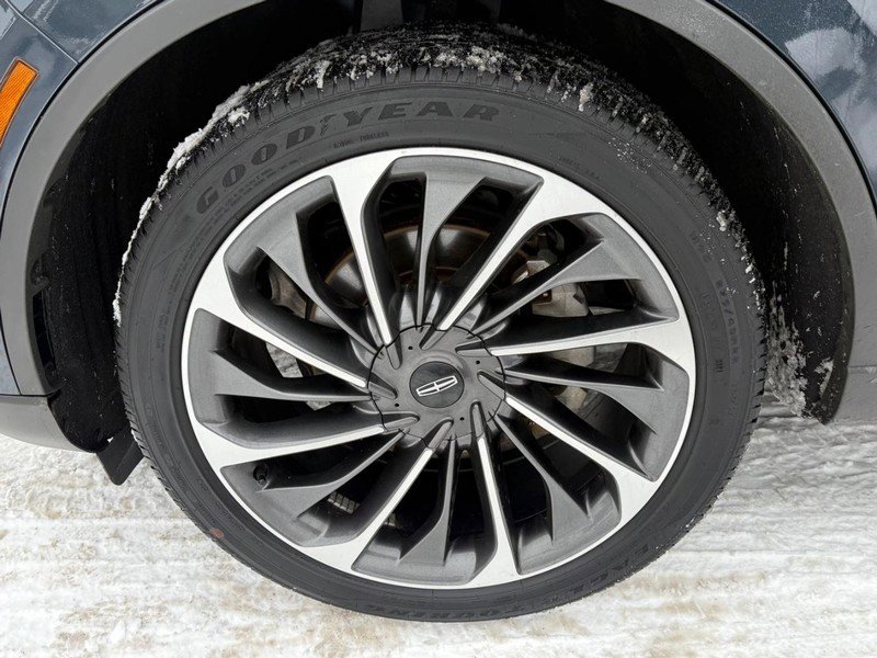 Certified 2022 Lincoln Aviator Reserve w/ Equipment Group 201A image 9