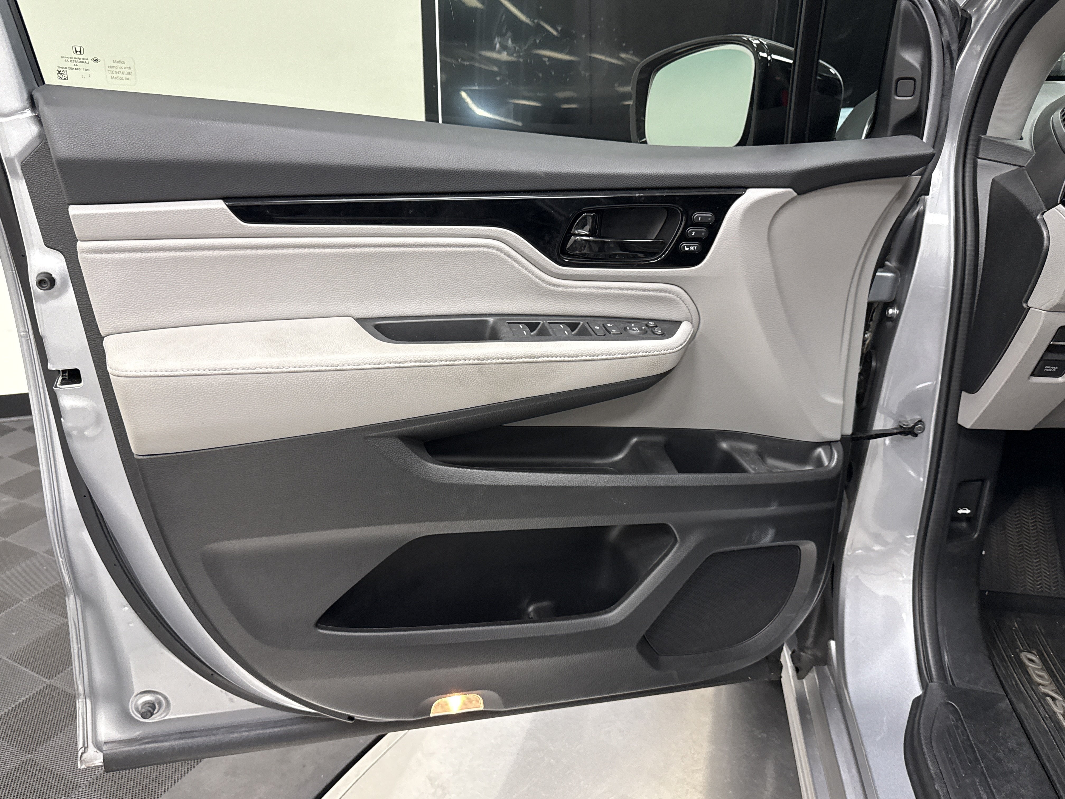 Used 2024 Honda Odyssey Elite image 9