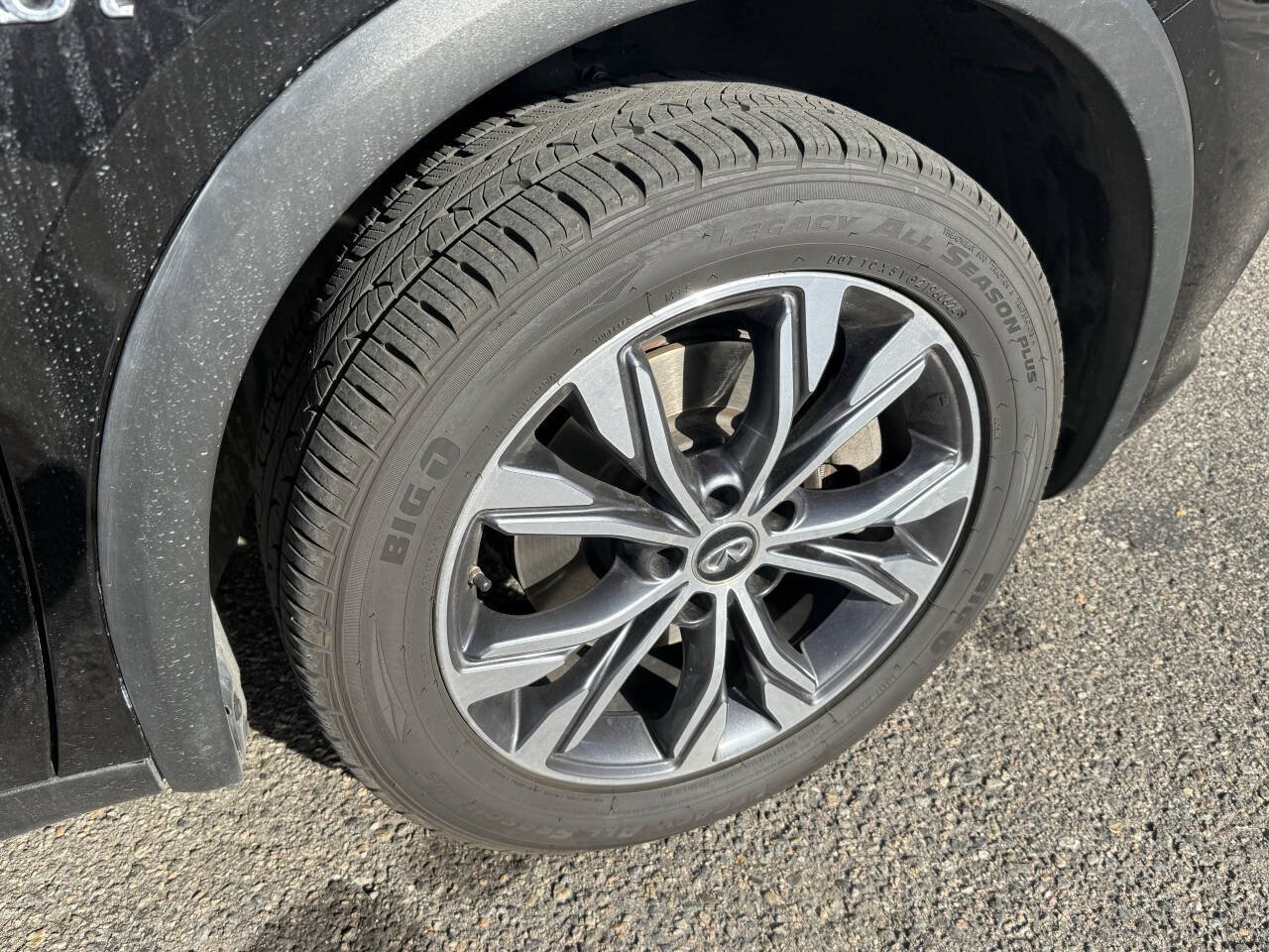 Used 2017 INFINITI QX30 AWD image 14