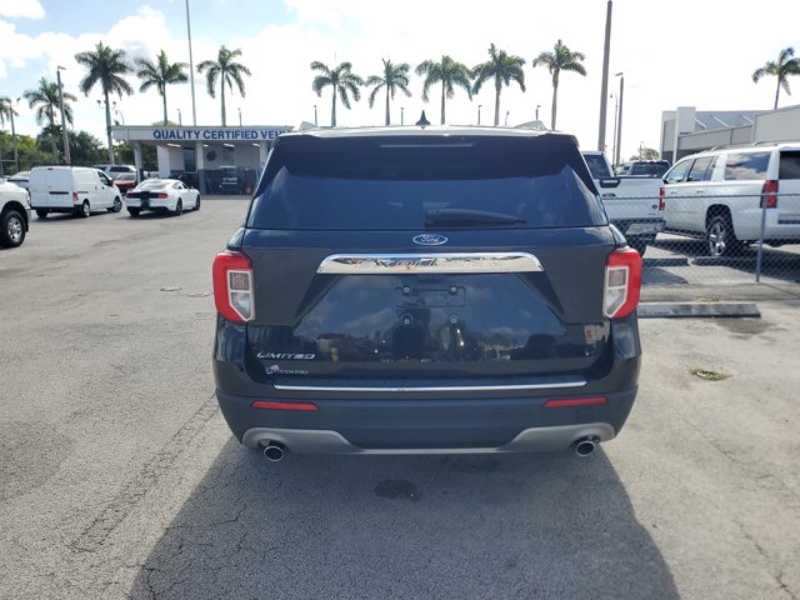 Used 2023 Ford Explorer Limited w/ Limited Technology Package RWD image 6