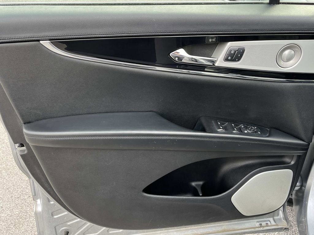 Used 2021 Lincoln Nautilus Reserve w/ Equipment Group 202A image 24