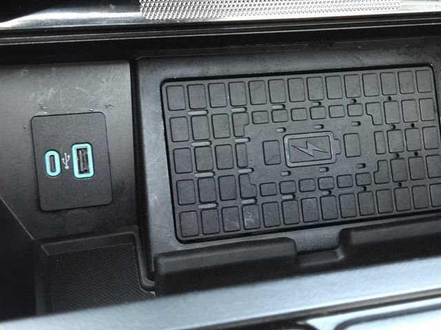 Used 2023 Ford F150 Lightning Platinum image 9