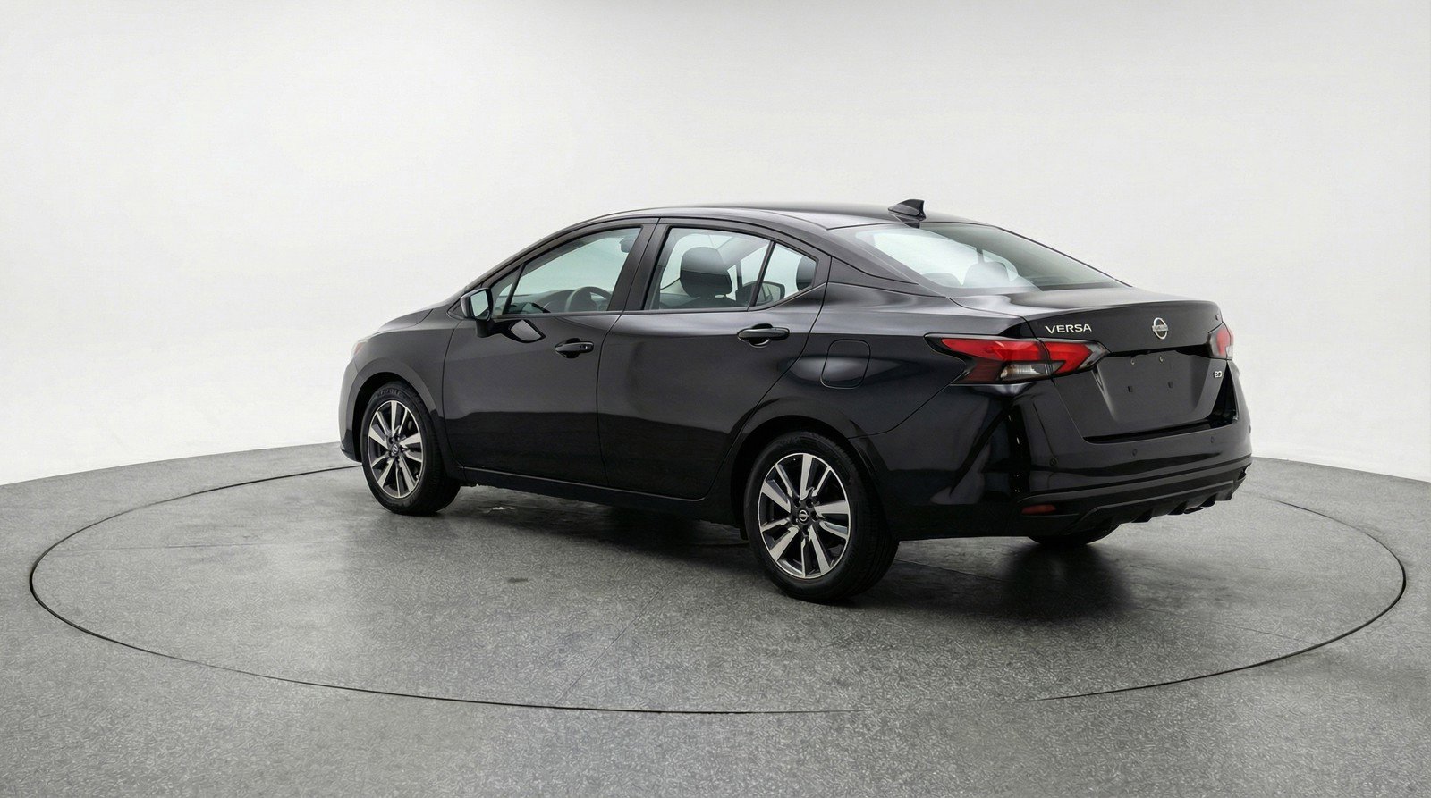 Used 2025 Nissan Versa SV image 6