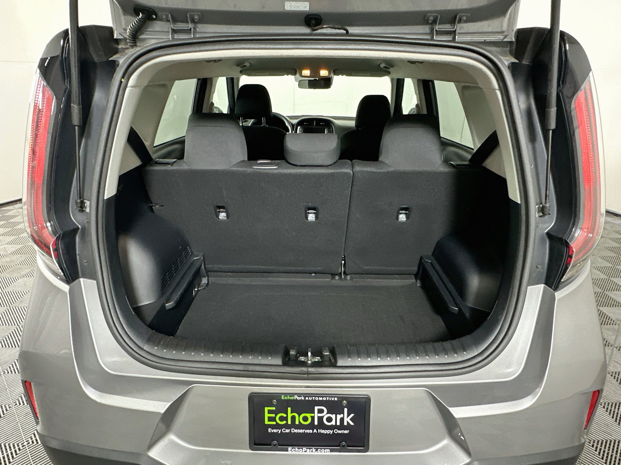 Used 2025 Kia Soul LX w/ LX Technology Package FWD image 27