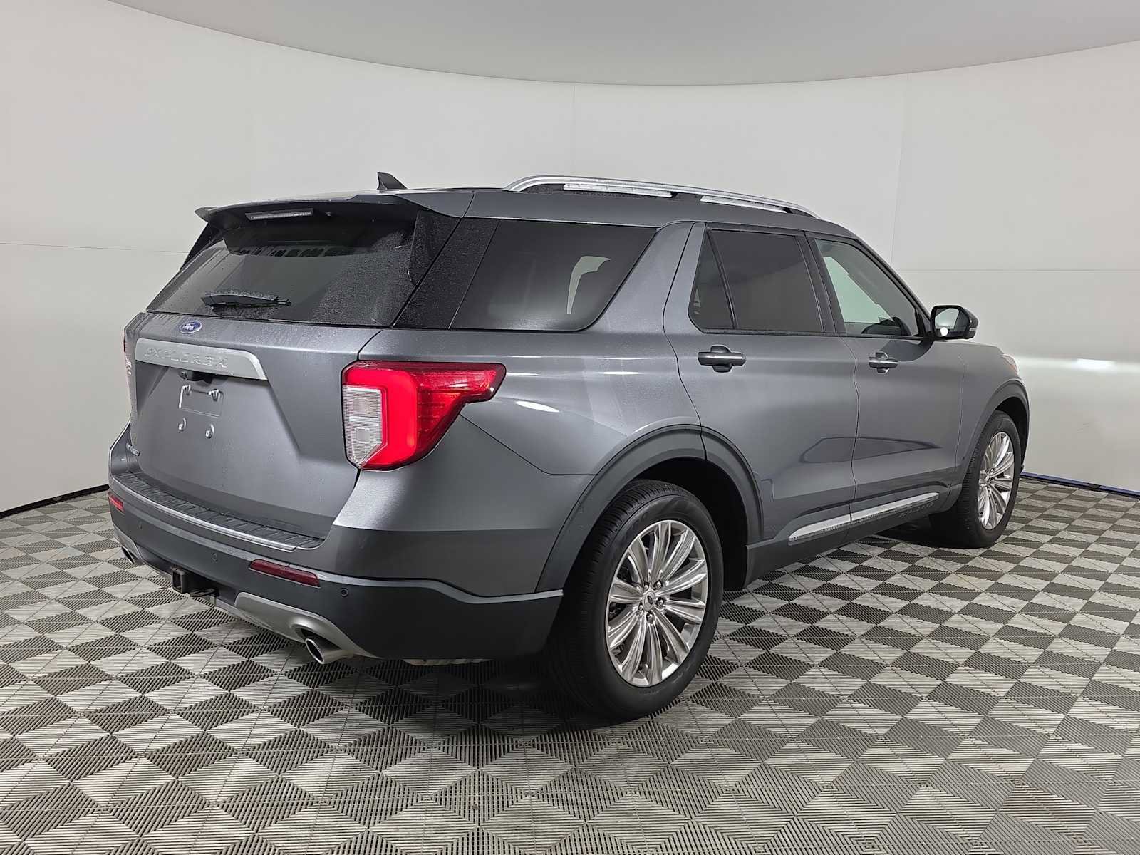 Used 2022 Ford Explorer Limited w/ Equipment Group 301A image 8