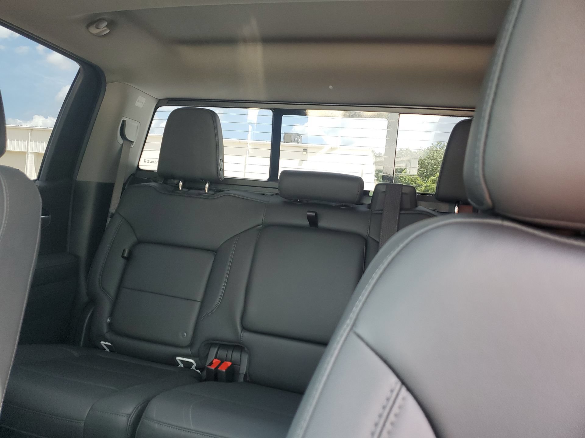 Used 2025 Chevrolet Silverado 1500 LT Trail Boss w/ LT Trail Boss Premium Package AWD/4WD image 29