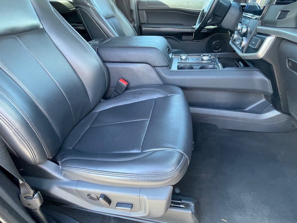 Certified 2024 Ford Expedition XLT image 11