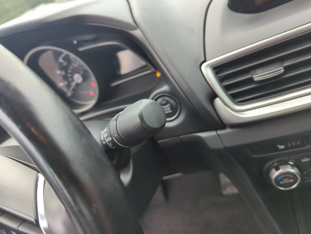 Used 2017 MAZDA MAZDA3 Touring FWD image 24