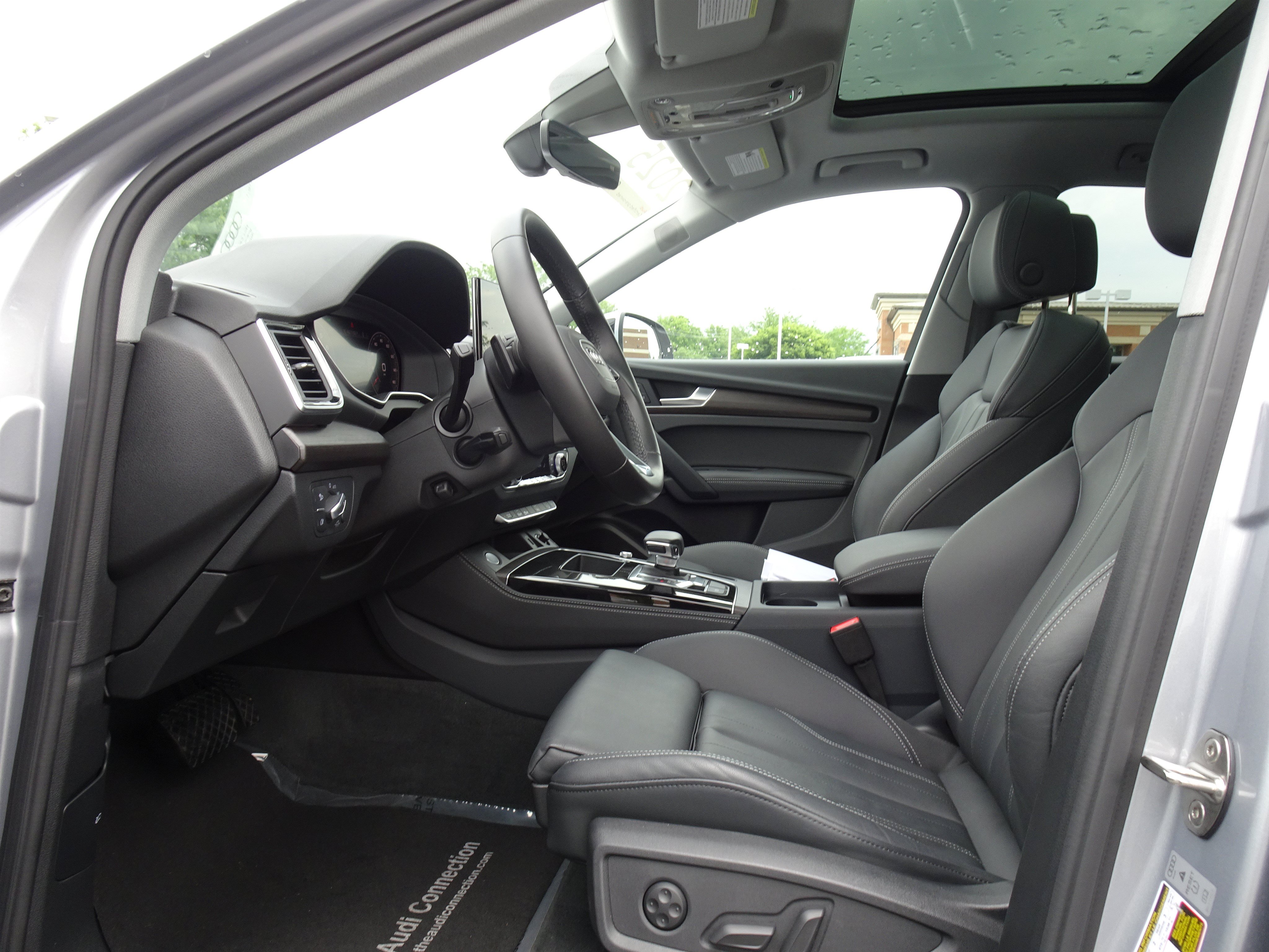 Certified 2025 Audi Q5 2.0T Premium Plus w/ Premium Plus Package AWD/4WD image 8