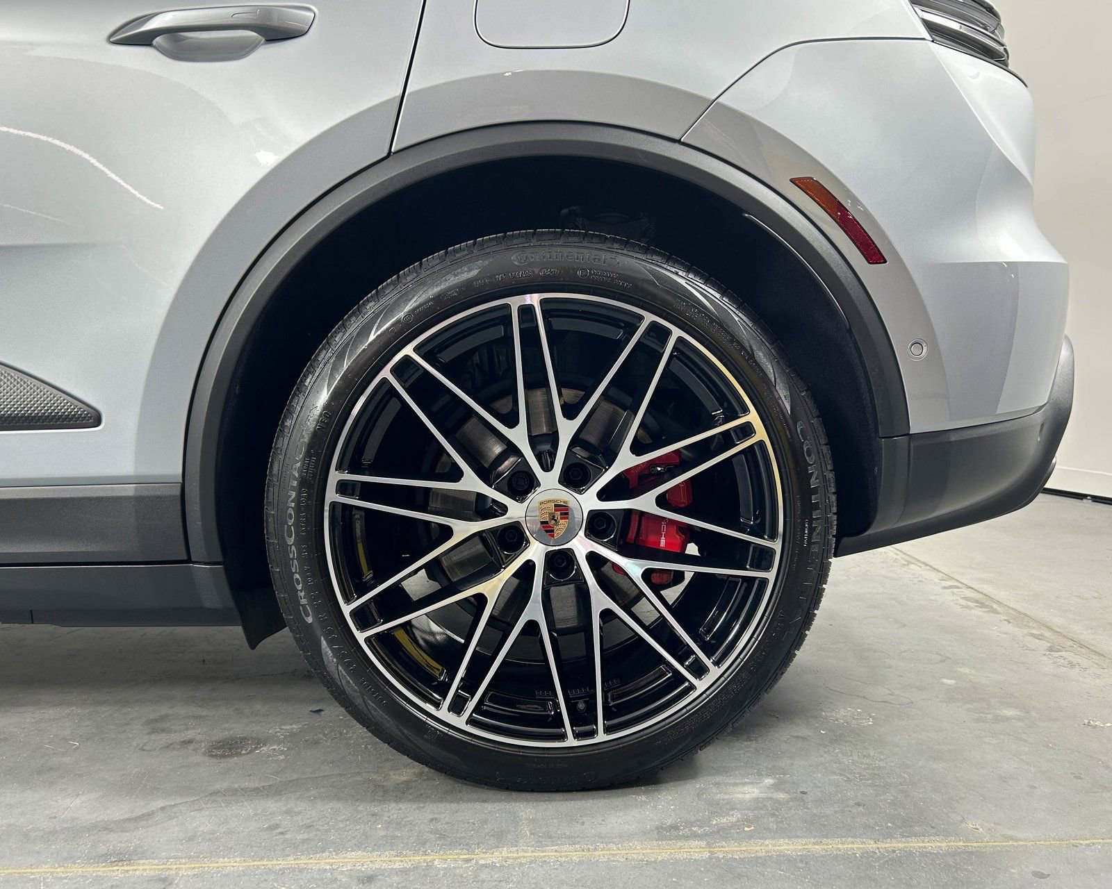 Used 2025 Porsche Macan 4S Electric image 11