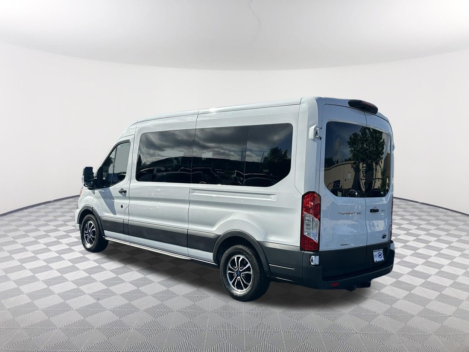 Used 2022 Ford Transit 350 XLT RWD image 7