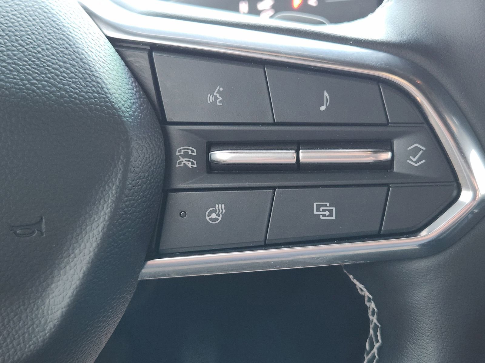 Used 2024 Chevrolet Traverse LT w/ Midnight/Sport Edition image 32