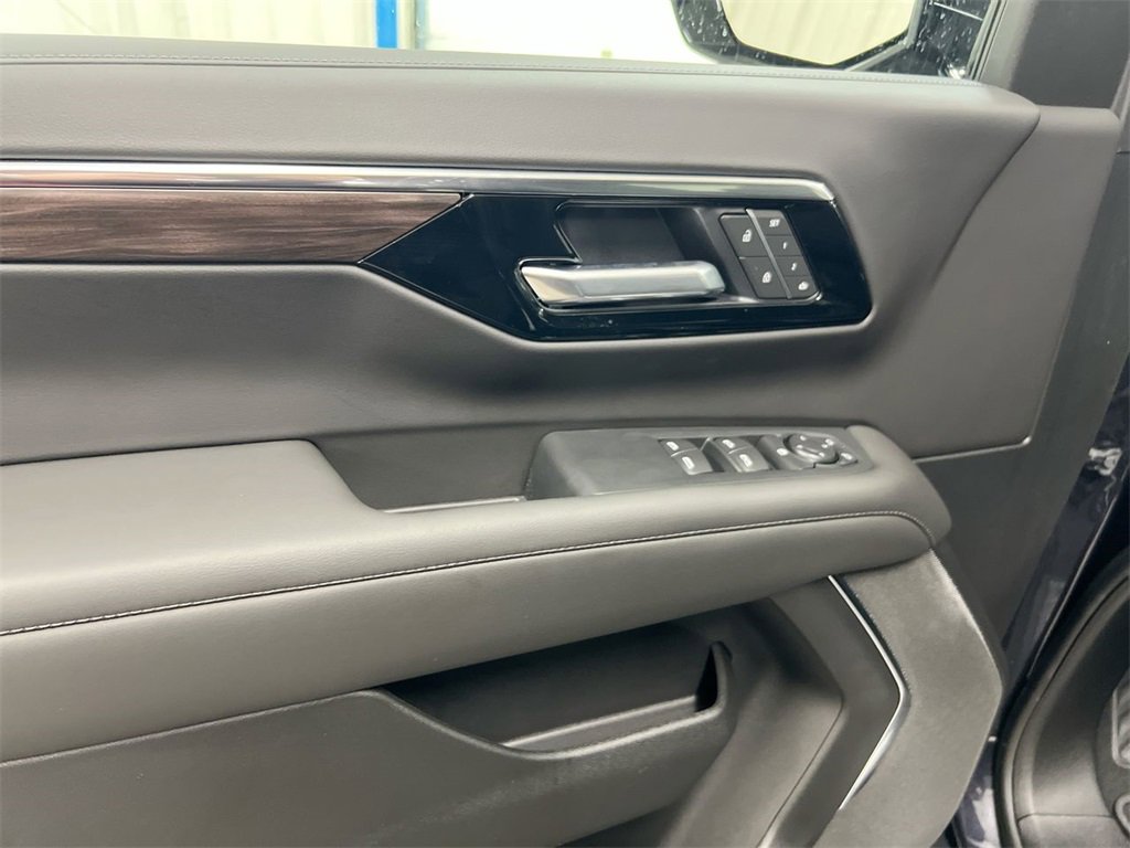 New 2026 Chevrolet Suburban LT image 21