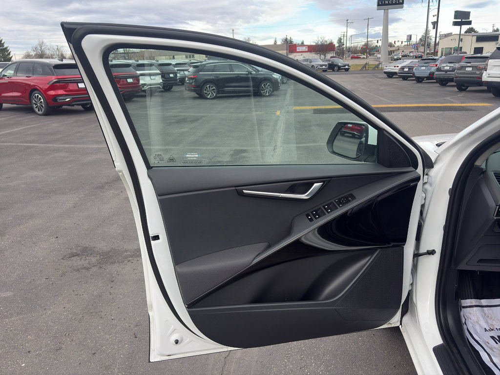 Used 2025 Kia Niro EX image 11