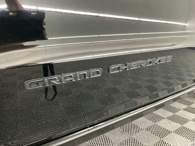 Used 2019 Jeep Grand Cherokee Altitude image 26