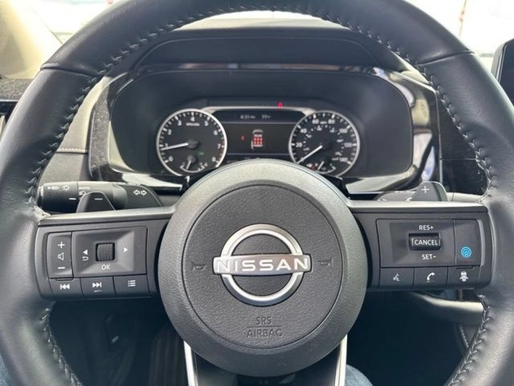 Used 2025 Nissan Pathfinder SV AWD/4WD image 32