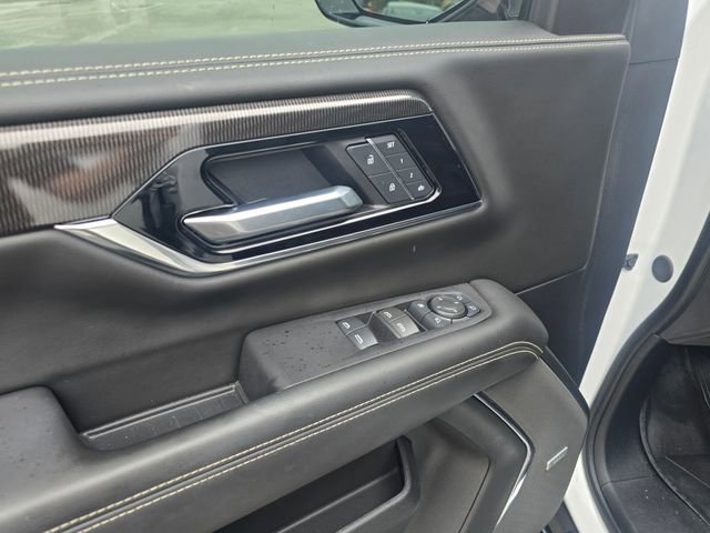 Used 2025 GMC Yukon Elevation w/ LPO, Elevation Black Package RWD image 12