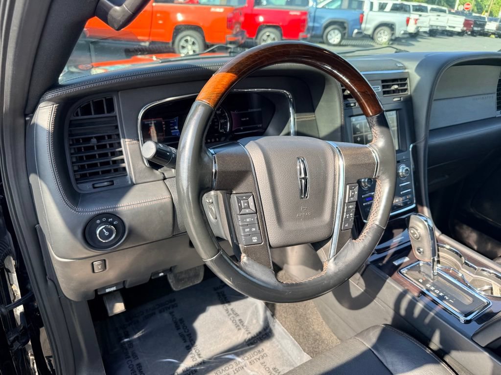 Used 2017 Lincoln Navigator Reserve AWD/4WD image 19