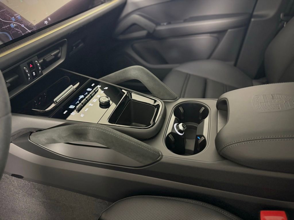 New 2026 Porsche Cayenne Coupe AWD/4WD image 23