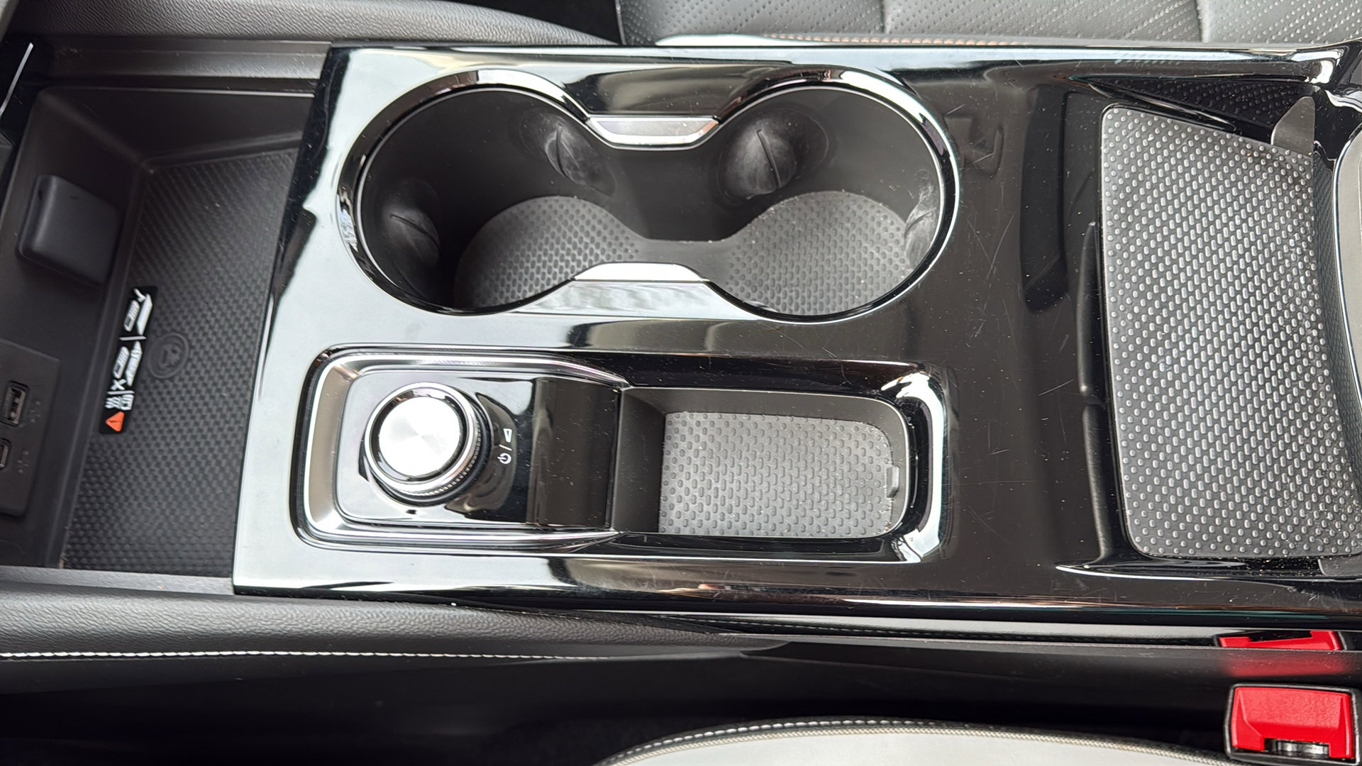 Used 2024 Buick Envision Sport Touring image 23