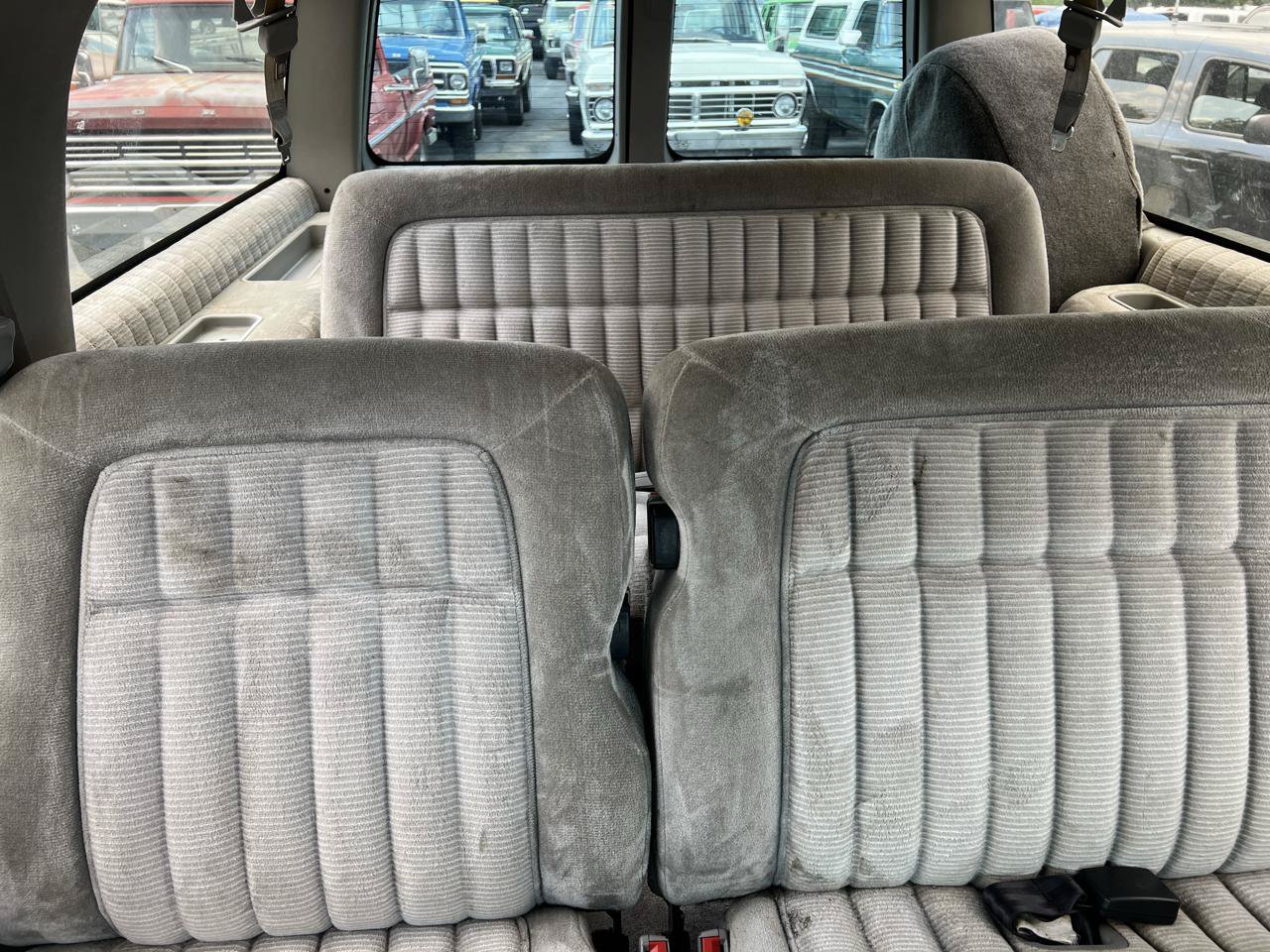 Used 1993 GMC Suburban 2500 AWD/4WD image 19
