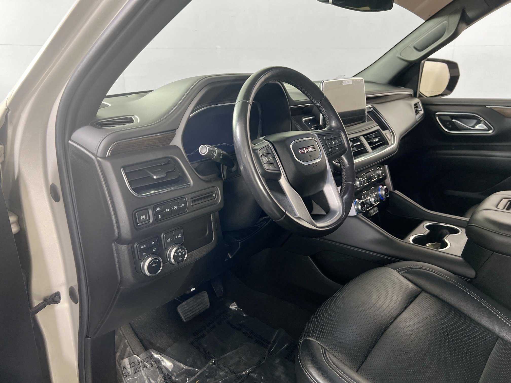 Used 2022 GMC Yukon XL SLE AWD/4WD image 9