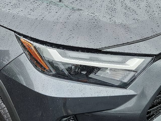 Used 2025 Toyota RAV4 LE AWD/4WD image 9