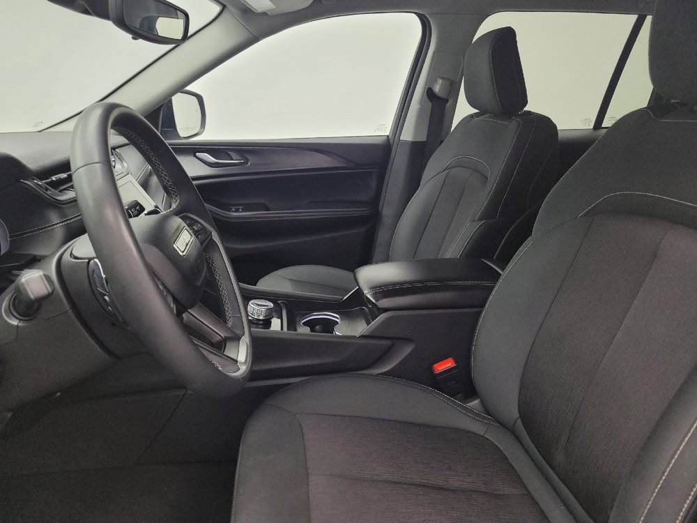 Used 2024 Jeep Grand Cherokee Laredo RWD image 17