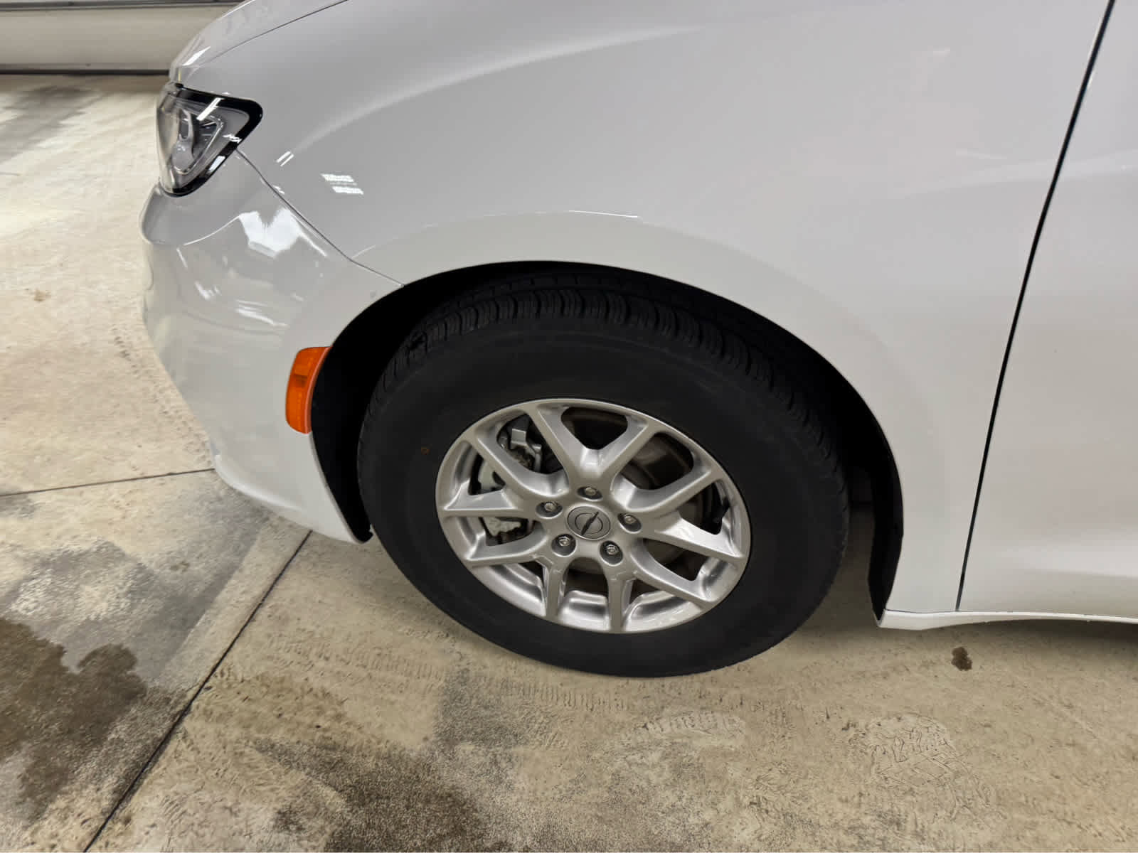 Used 2024 Chrysler Pacifica Touring-L image 10