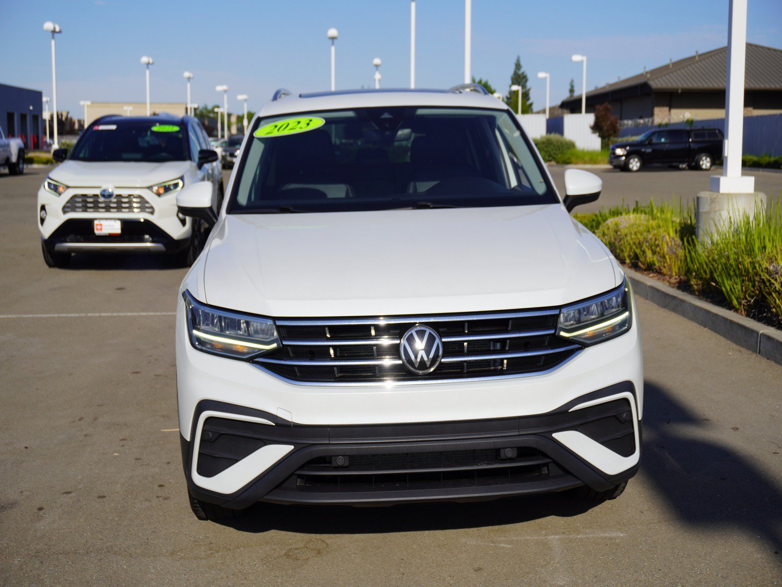 Used 2023 Volkswagen Tiguan SE AWD/4WD image 6