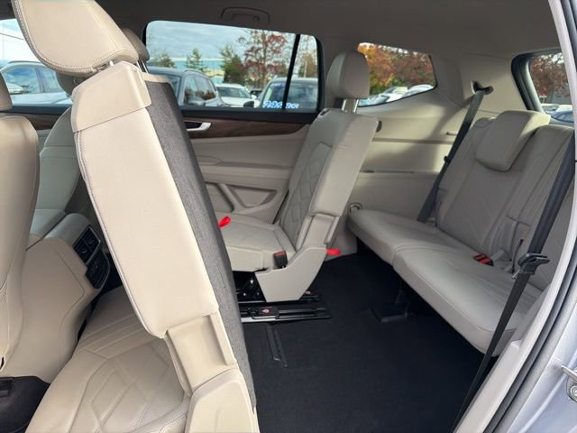 Used 2025 Volkswagen Atlas SE image 22