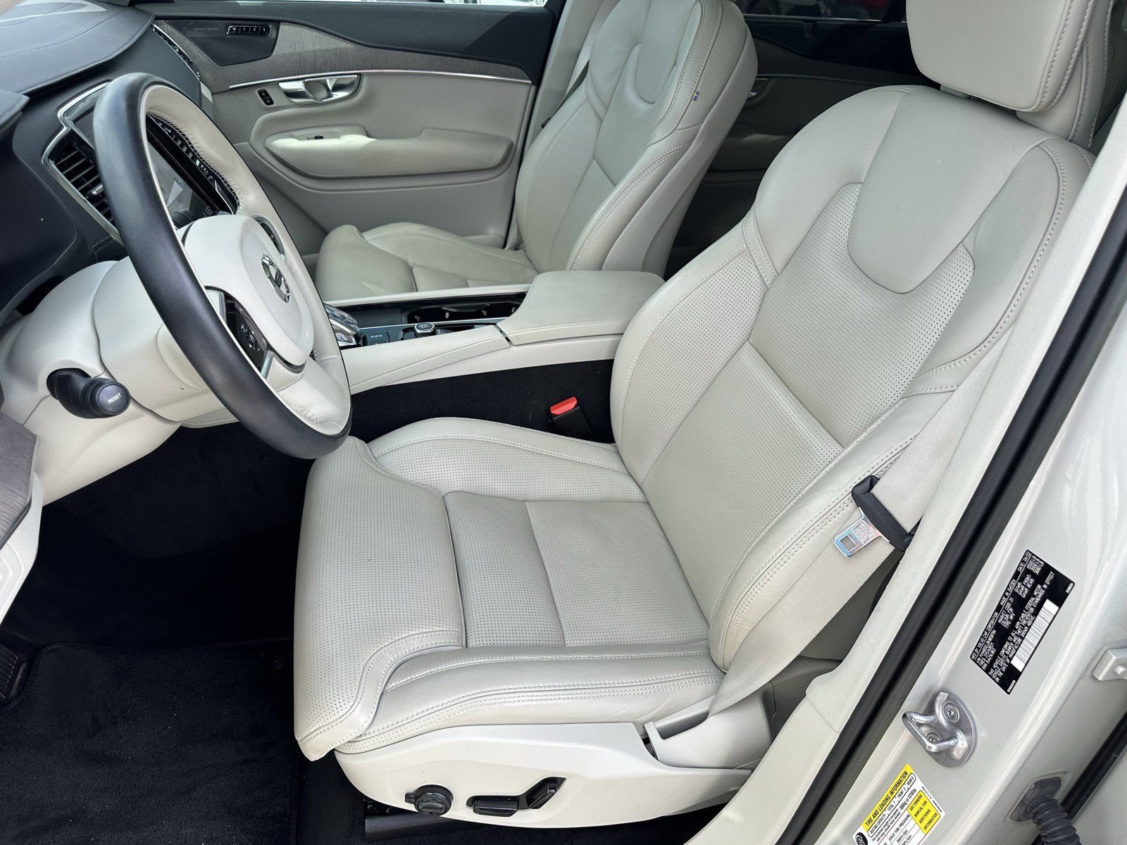 Used 2022 Volvo XC90 T8 Inscription w/ Advanced Package AWD/4WD image 17