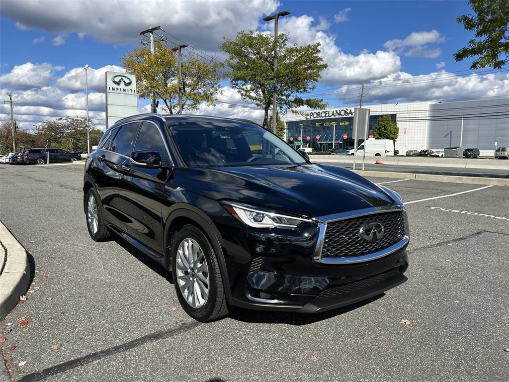 Certified 2023 INFINITI QX50 Luxe image 2