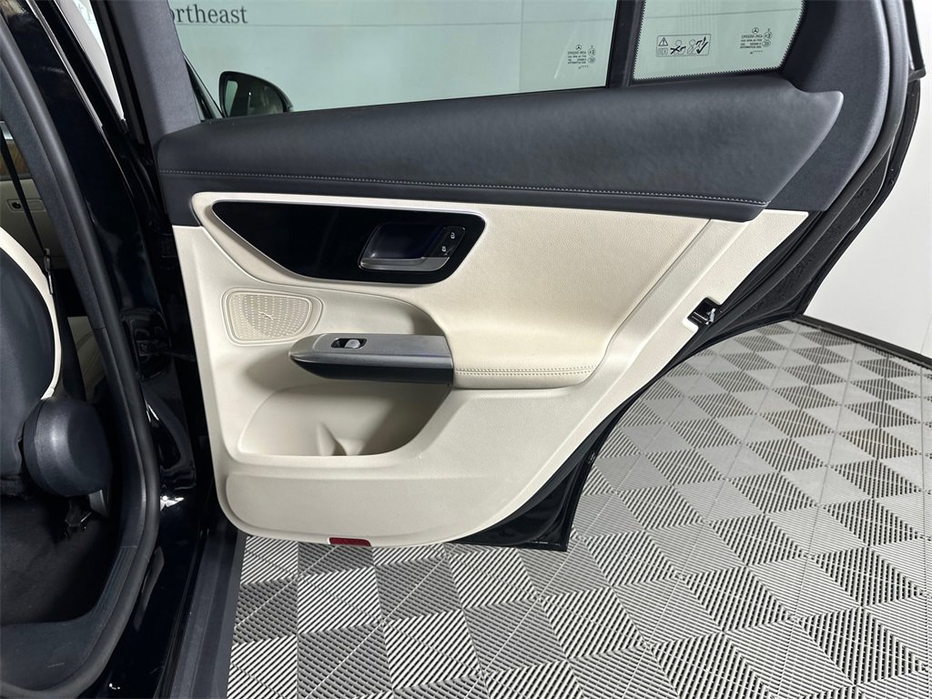 Certified 2024 Mercedes-Benz GLC 300 image 18