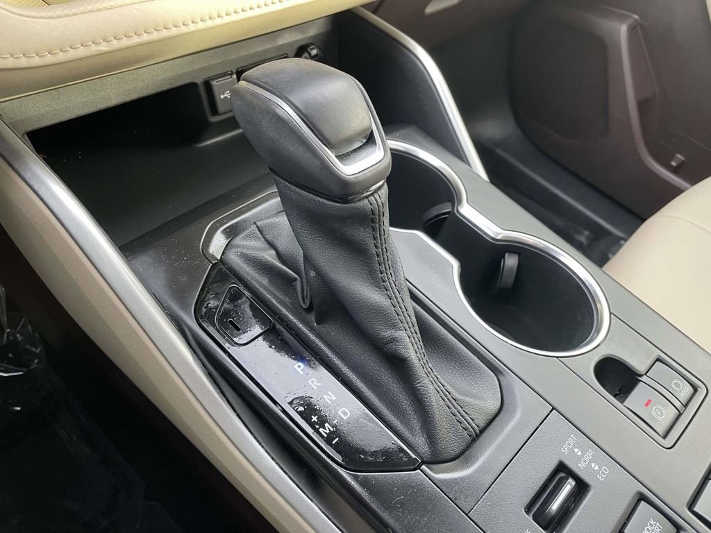 Used 2021 Toyota Highlander XLE image 44