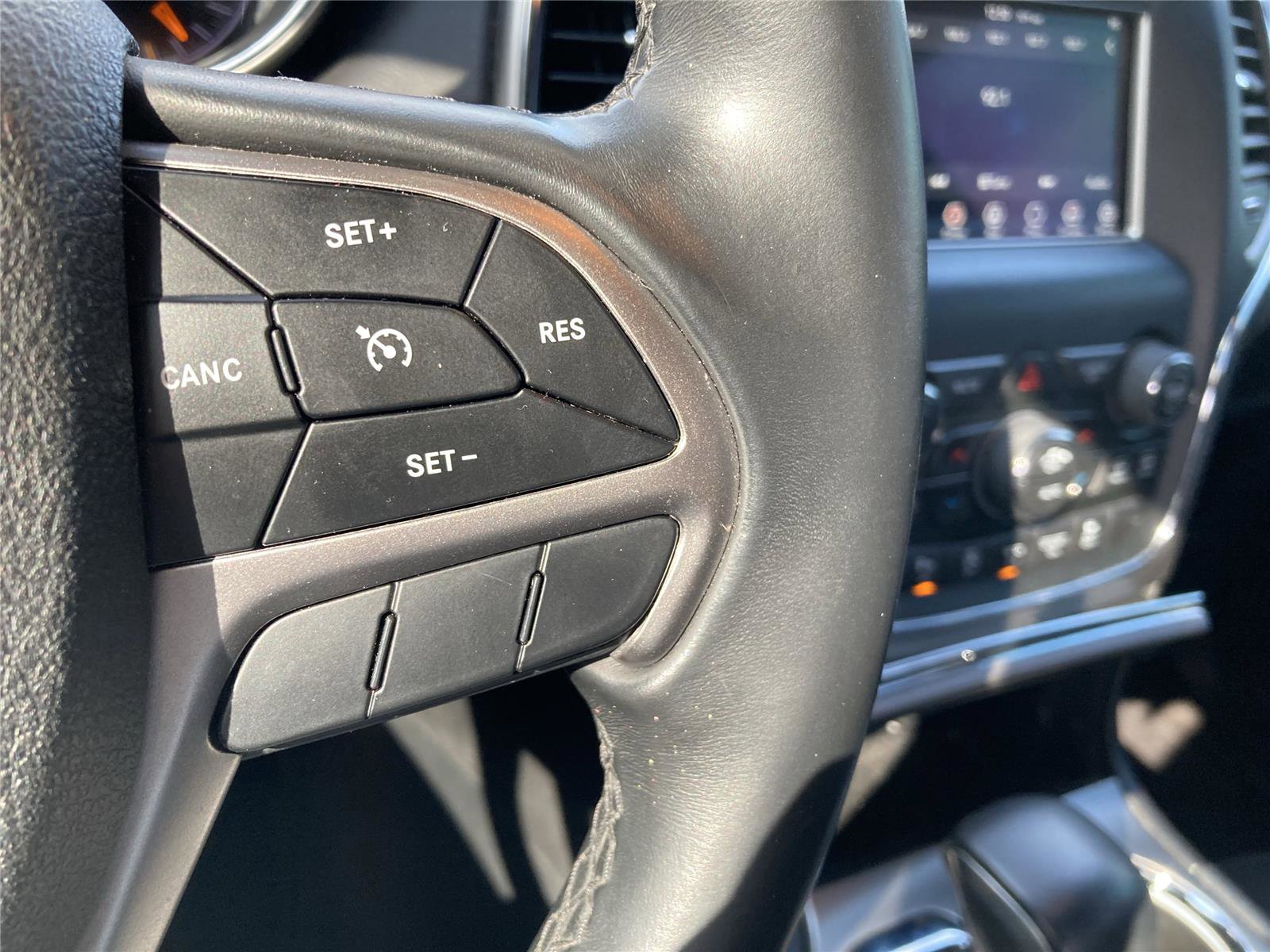 Used 2018 Jeep Grand Cherokee Laredo image 22