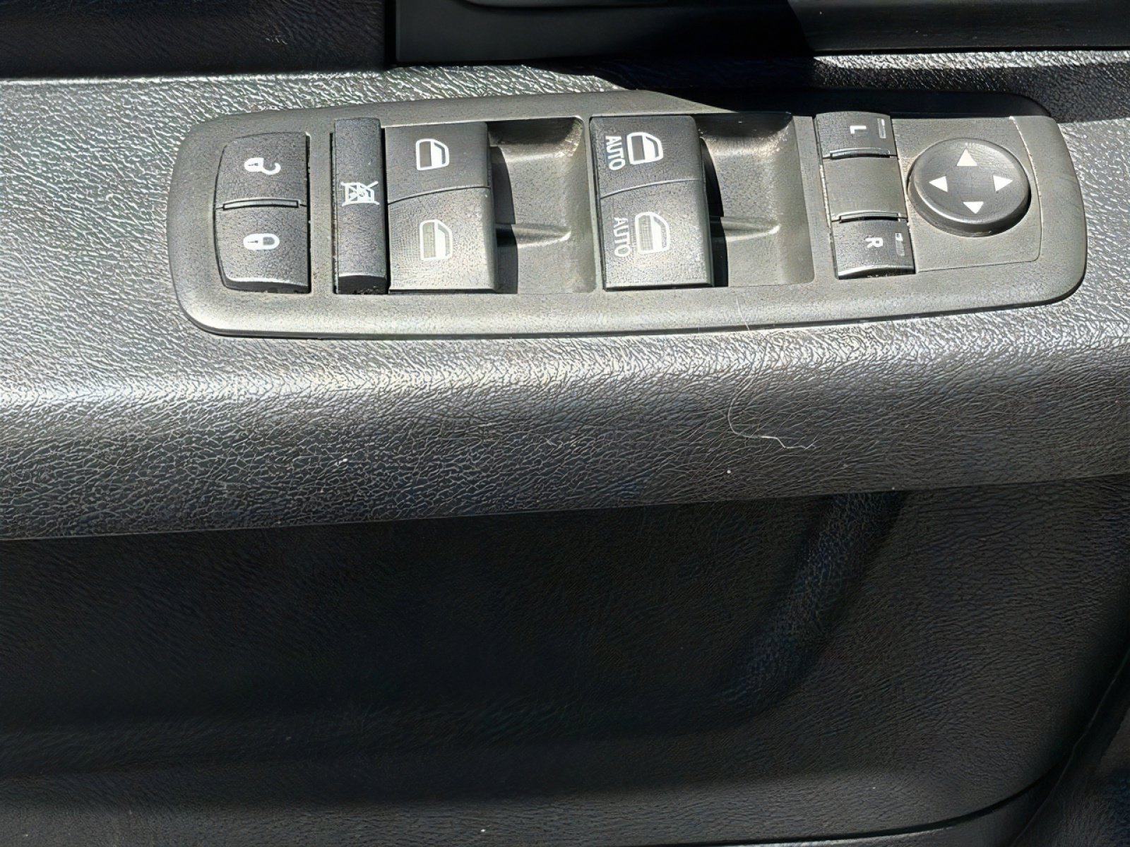 Used 2015 RAM 1500 Express image 16