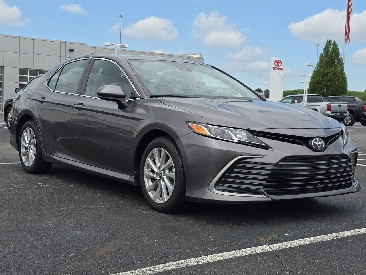Used 2024 Toyota Camry LE FWD image 3