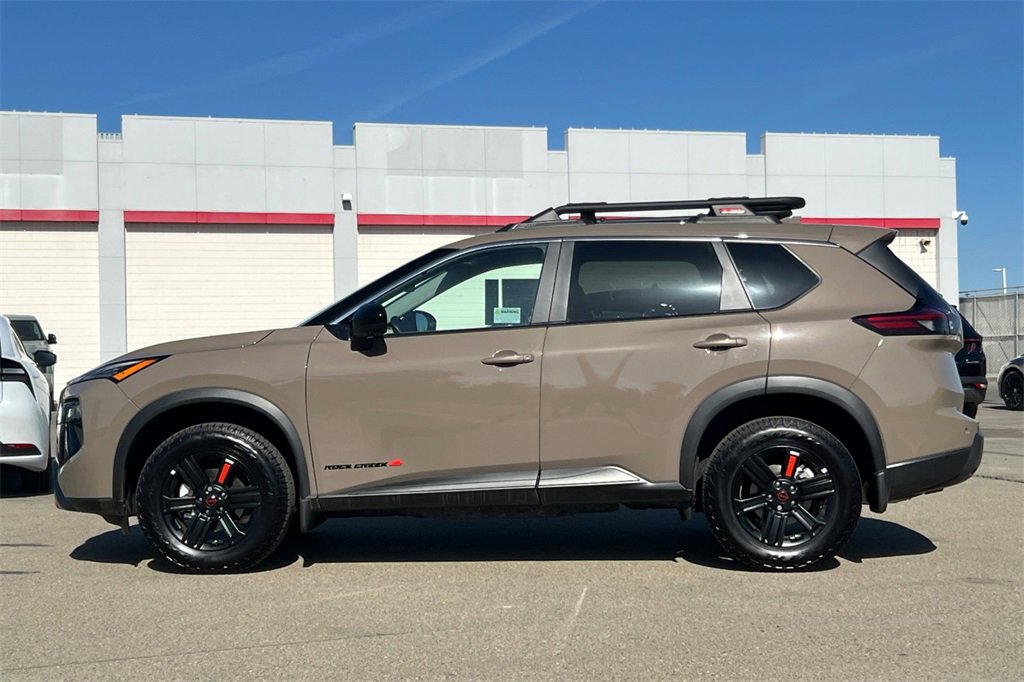 Used 2025 Nissan Rogue SV image 9