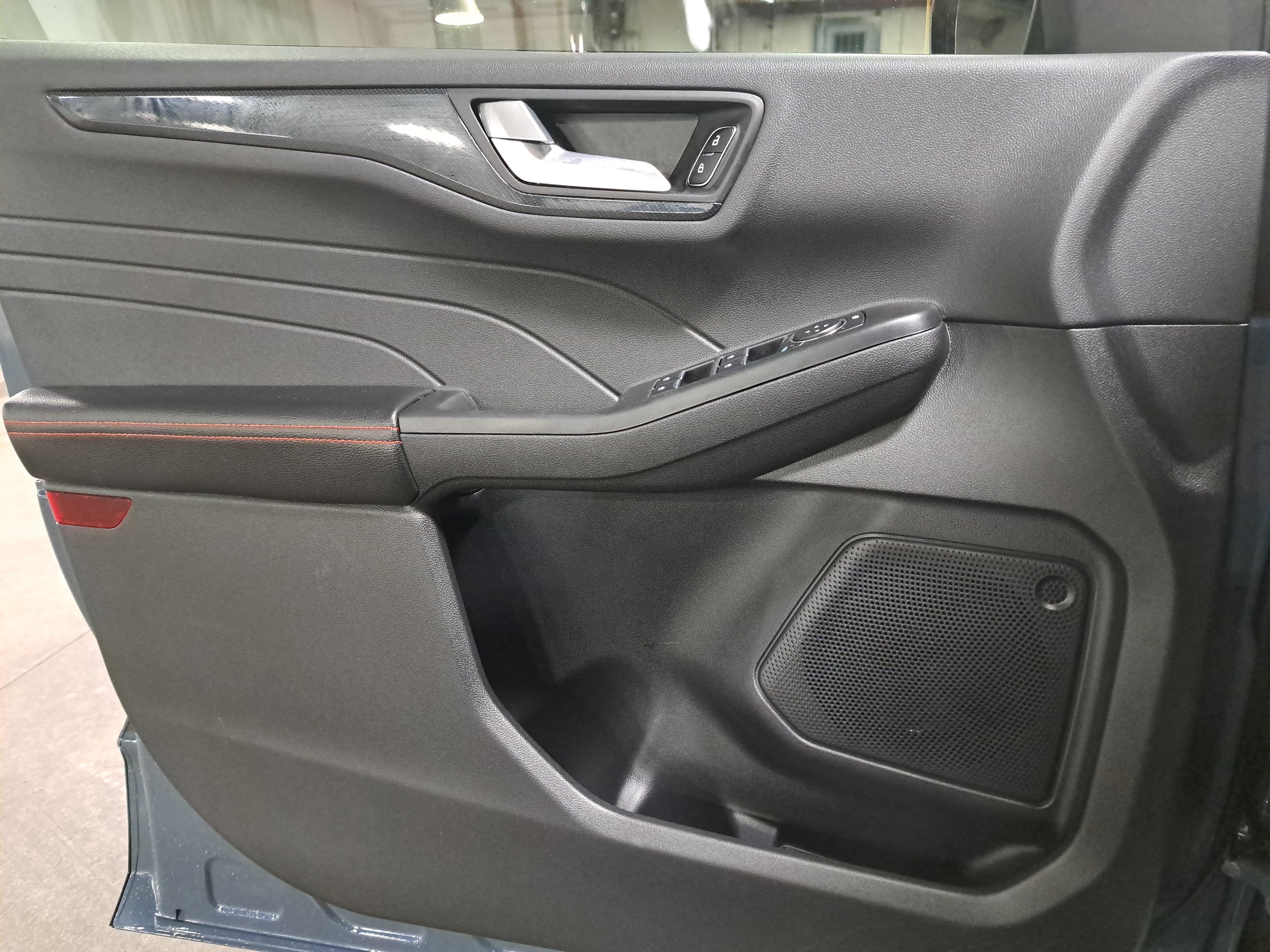 Used 2025 Ford Escape ST-Line FWD image 26